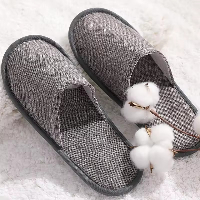 High Quality Fashionable Indoor Hotel SPA Travel Close Toe Linen Slippers with Pouch Embroidery Logo